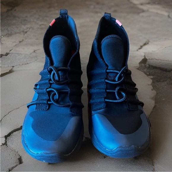 SKYE  Powll EL Slip-On Sneakers Mens 7 Women 8.5 Black Walking Casual VEGAN - Picture 2 of 6